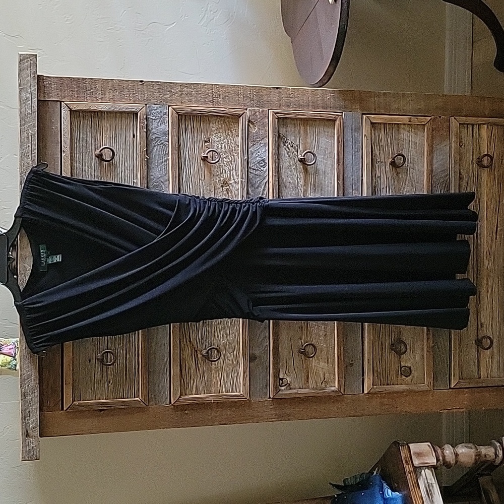 Ralph Lauren Black Silky/Flowy/Slimming Dress Size 6, Sleeveless